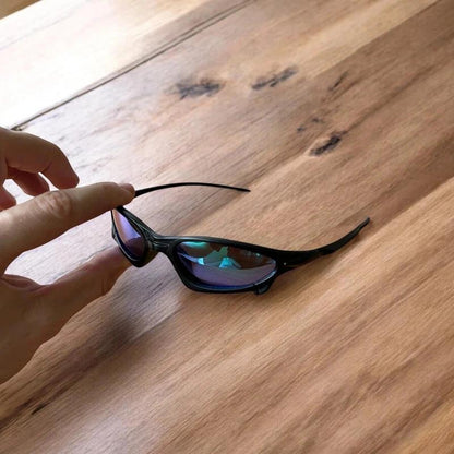 Insane polarised sunglasses in black with blue lense. One Size.