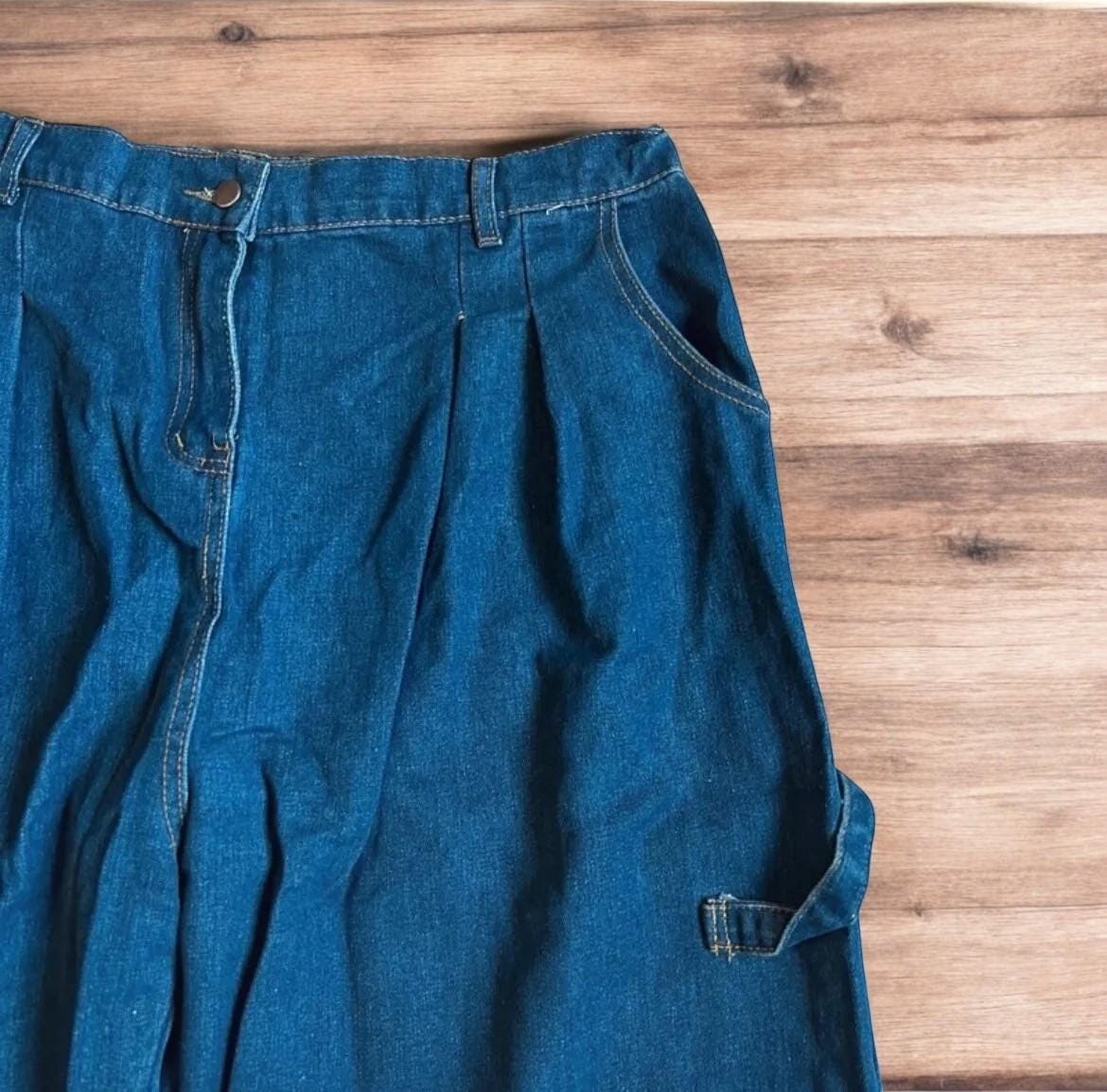 Vintage style baggy wide leg skater fit jeans in washed mid blue.