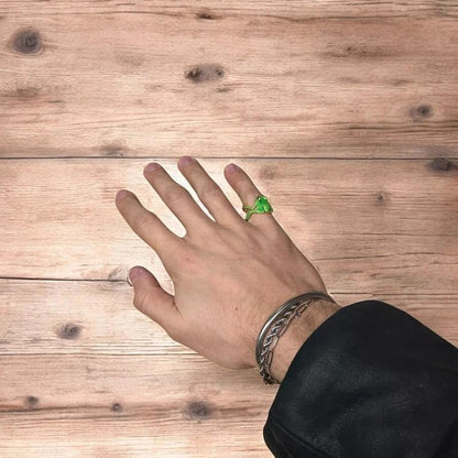 Novelty fun Frog adjustable ring in green/silver. One size.