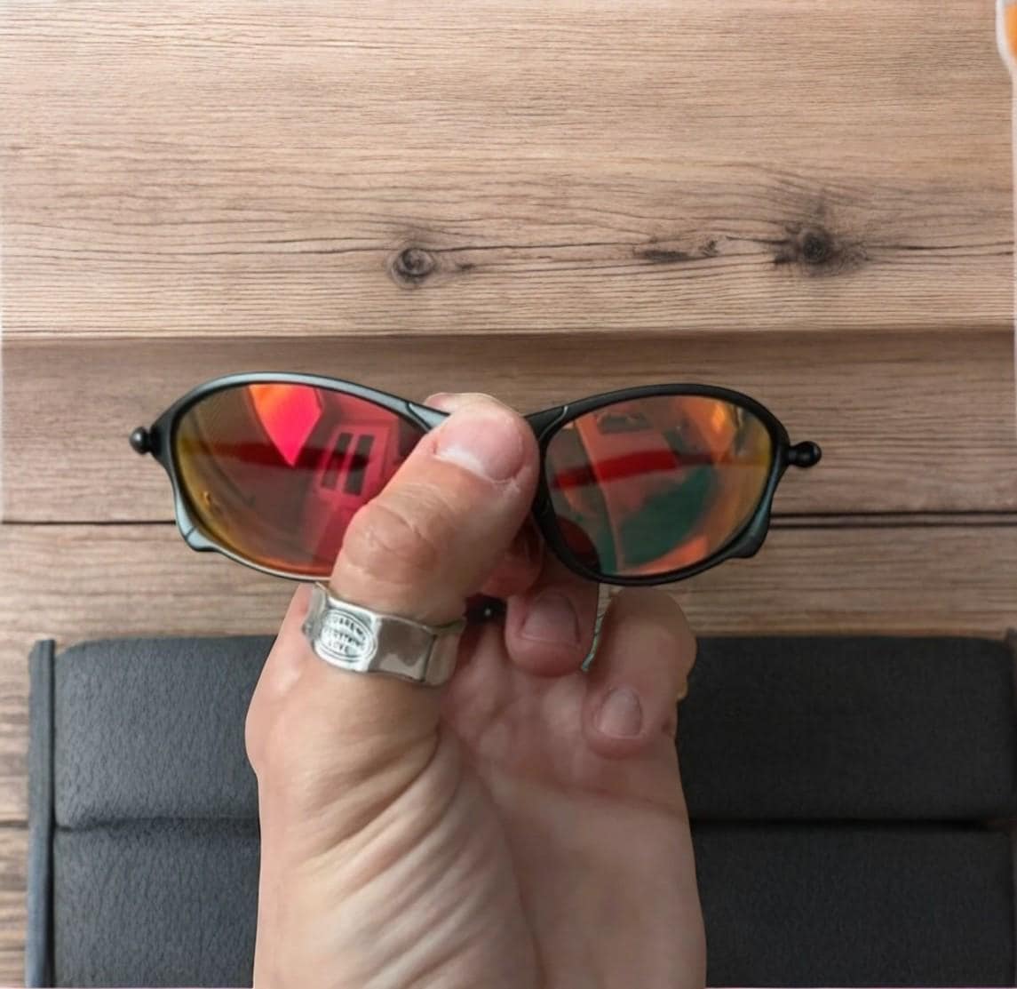 Insane metal frame sunglasses in black with red lense. One size.