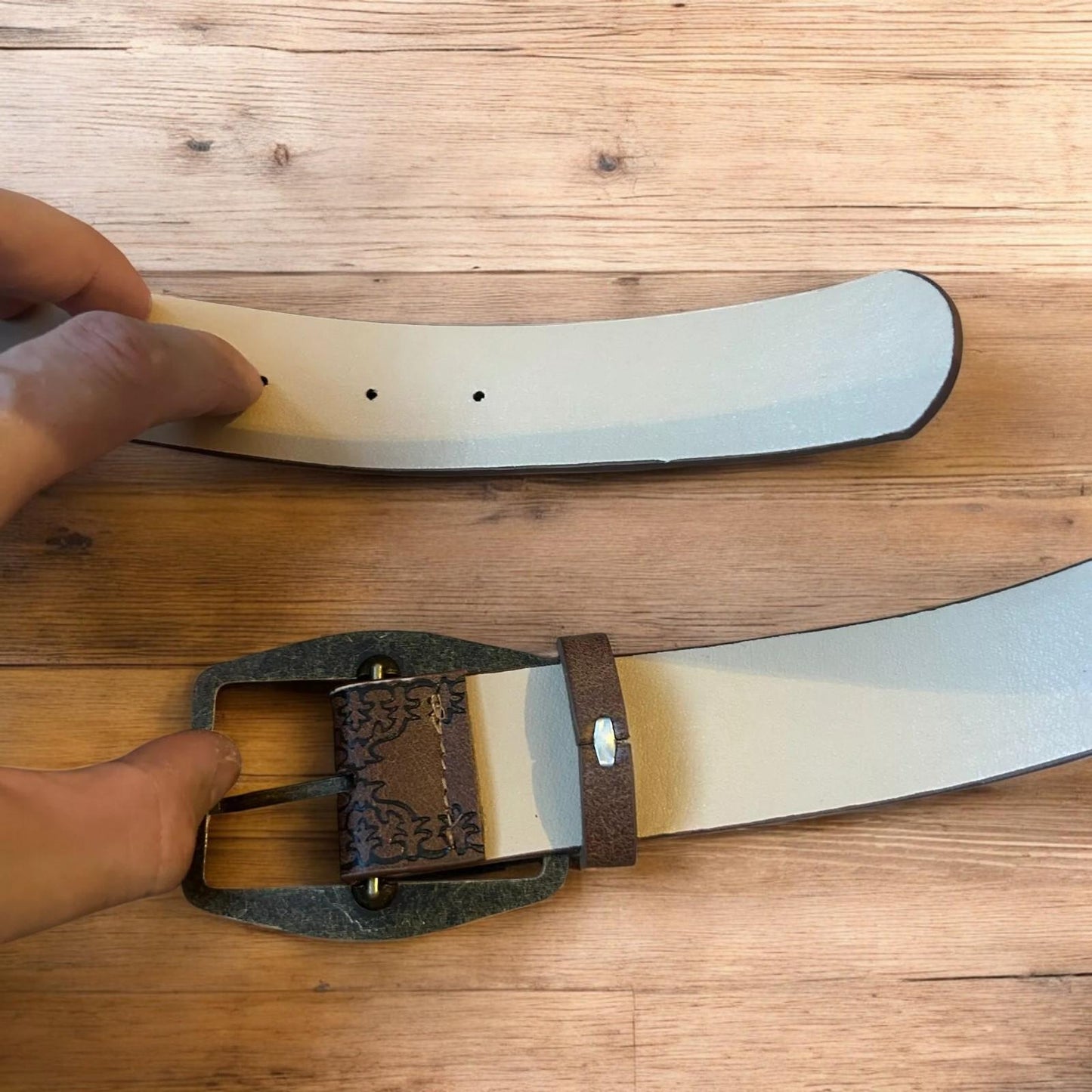 Vintage style faux leather western cowboy belt in brown with bronze trim. 105cm.