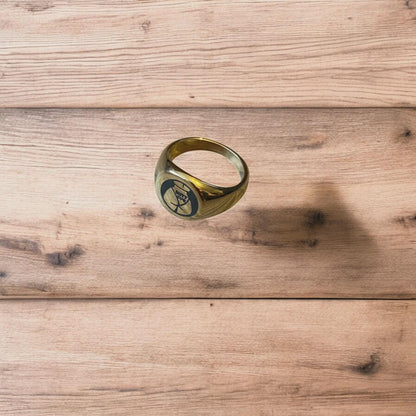 Lovely stainless steel gold Butt Club women figure signet ring.