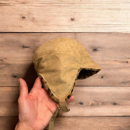 Lovely reversible trapper Russian ear flap hat in leopard & beige colour way. One size.