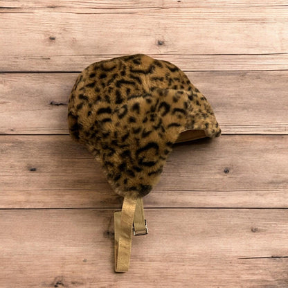 Lovely reversible trapper Russian ear flap hat in leopard & beige colour way. One size.