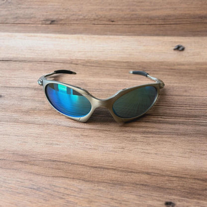 Insane metal frame sunglasses in silver with blue lense. One size.