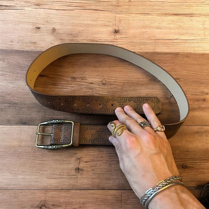 Vintage style faux leather western cowboy belt in brown with bronze trim. 105cm.