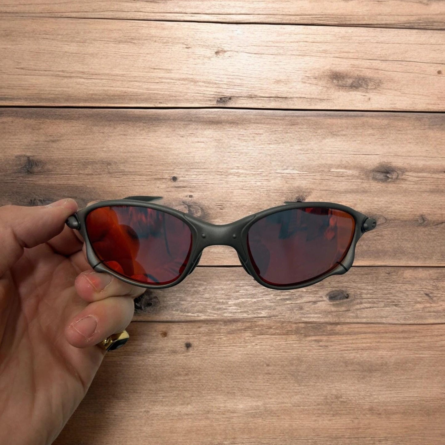 Insane metal frame polarised sunglasses in black frame red lense. One size.