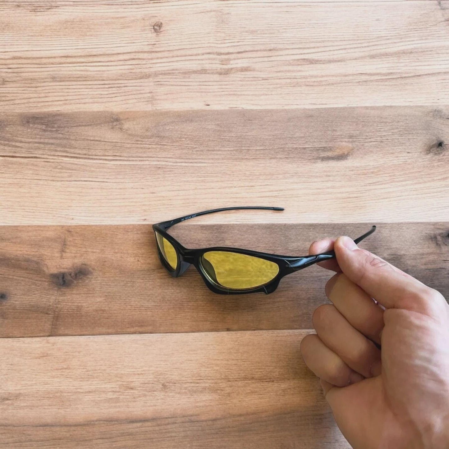 Insane polarised sunglasses in black with yellow lense. One size.