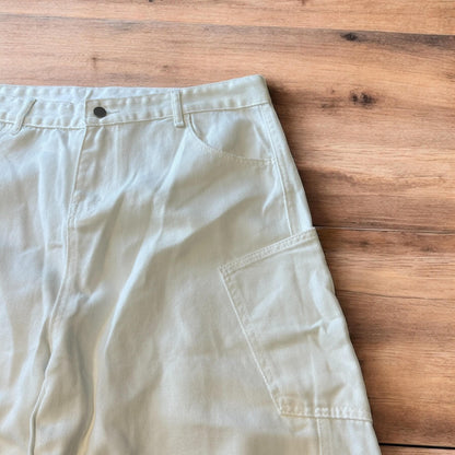Incredible vintage style baggy wide leg skater fit jeans in white.