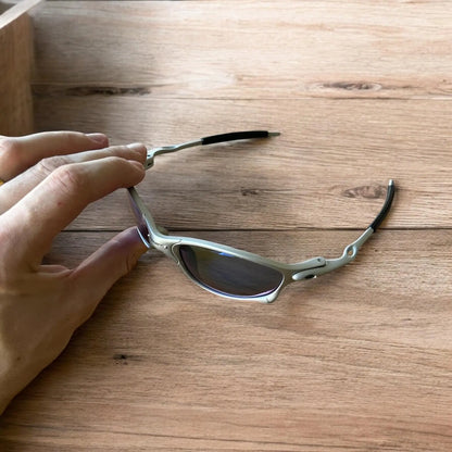 Insane metal frame sunglasses in silver with blue lense. One size.