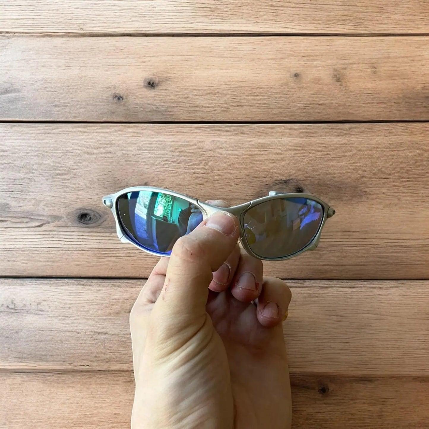 Insane metal frame sunglasses in silver with blue lense. One size.