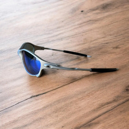Insane metal frame sunglasses in silver with blue lense. One size.