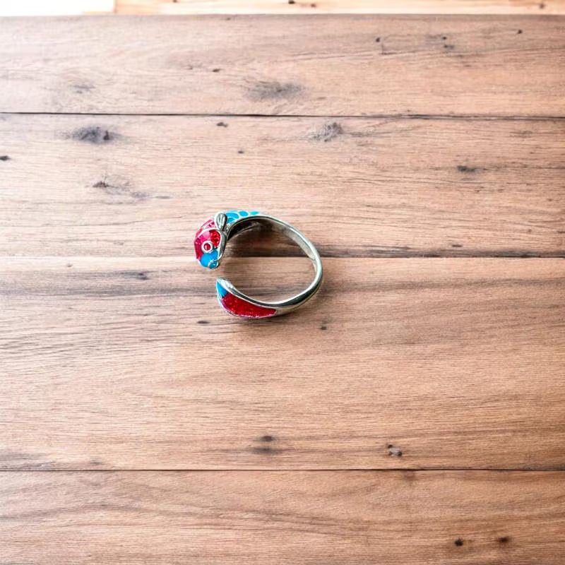 Lovely vintage style stainless steel retro fish ring in silver. One size.