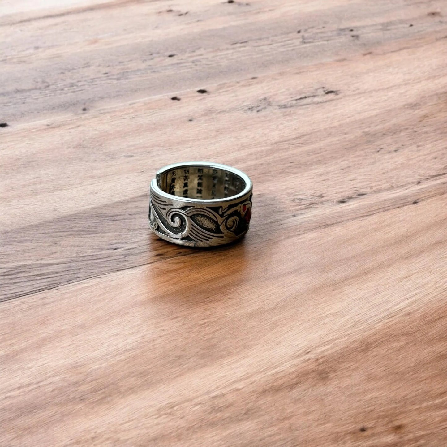 Lovely vintage style stainless steel retro fish band ring in silver. One size.