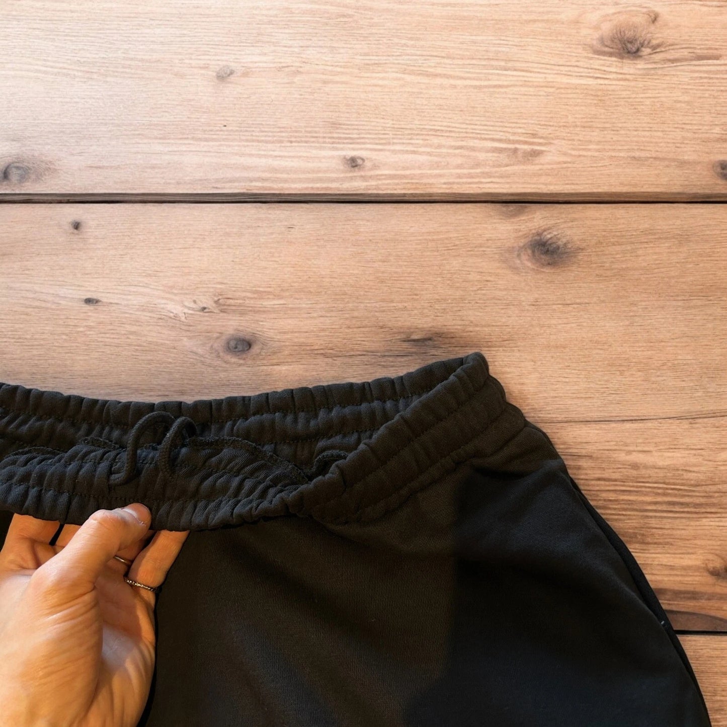 Lovely super baggy wide leg long jersey shorts jorts in black.