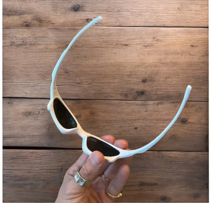 Insane polarised sunglasses in white with blue lense. One size.
