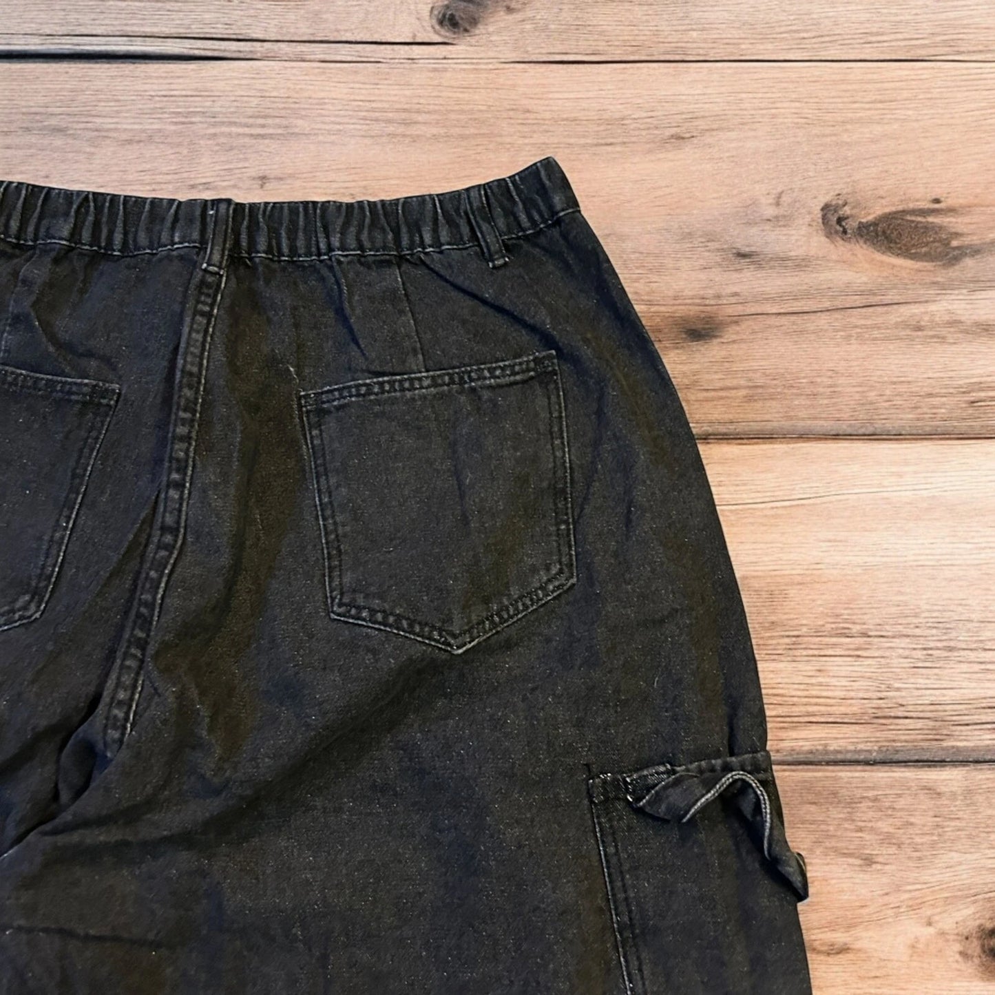 Vintage style baggy wide leg skater fit jeans in washed black.