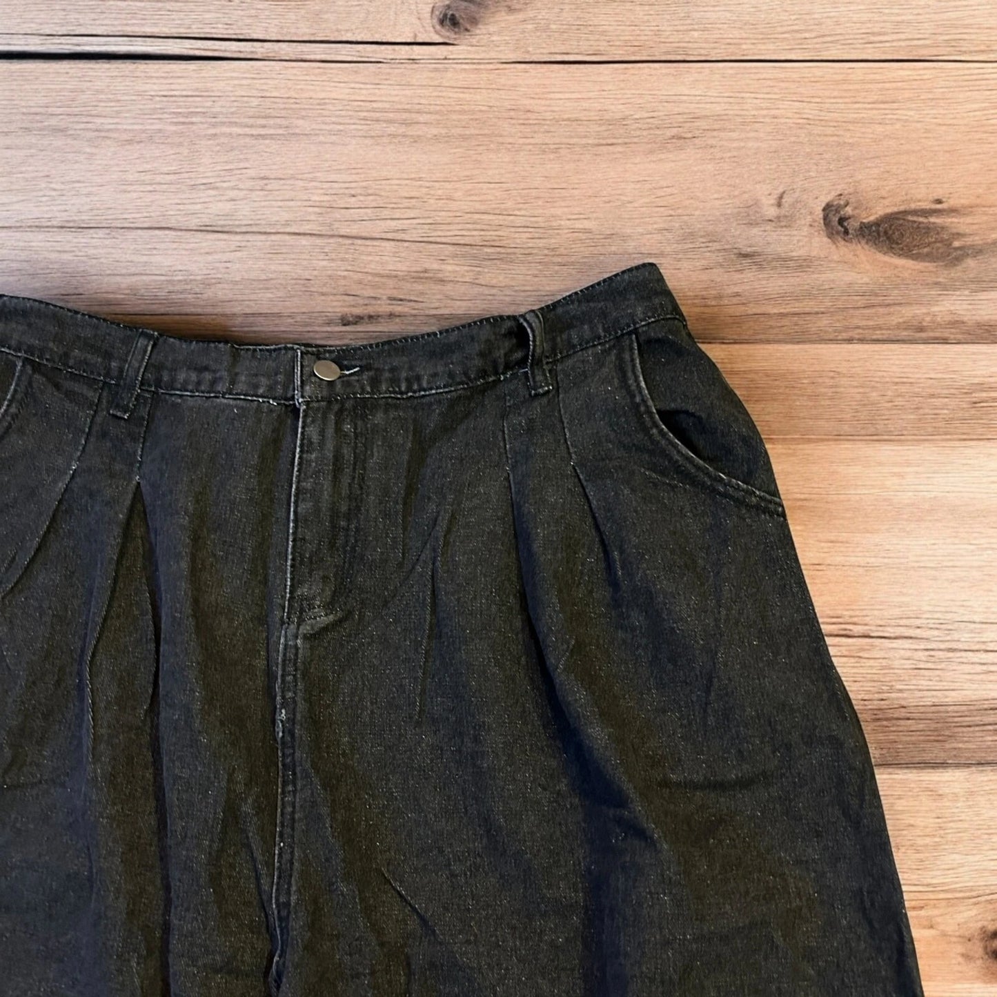 Vintage style baggy wide leg skater fit jeans in washed black.