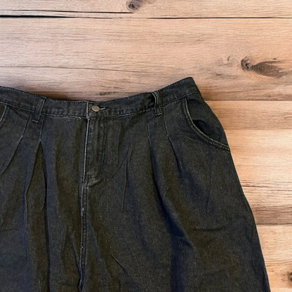 Vintage style baggy wide leg skater fit jeans in washed black.
