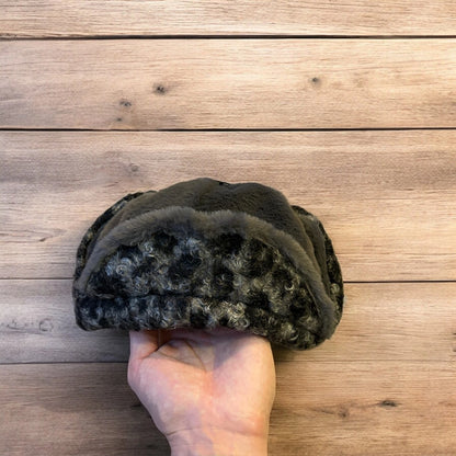 Lovely trapper Russian winter ear flap hat in leopard grey colour way. One size.