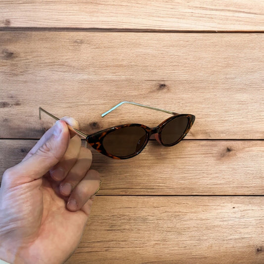 Lovely metal frame tortoiseshell polarised sunglasses in gold with brown lense.