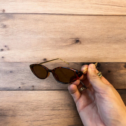 Lovely metal frame tortoiseshell polarised sunglasses in gold with brown lense.