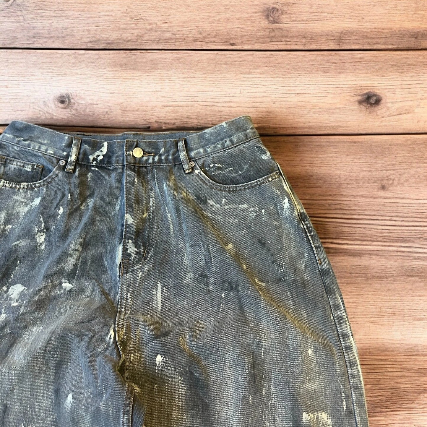 Incredible vintage style baggy wide leg skater fit jeans in grey with paint.