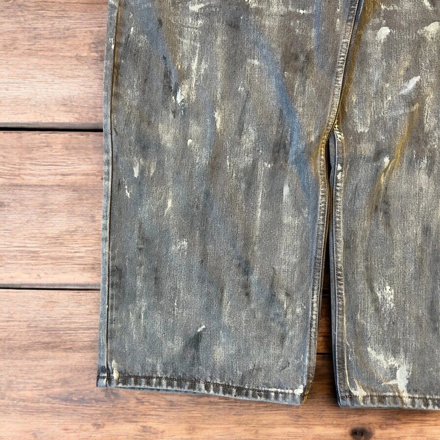 Incredible vintage style baggy wide leg skater fit jeans in grey with paint.