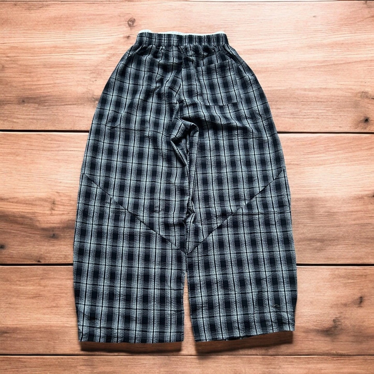 Lovely baggy wide leg checkered lounge pants trousers in black/white.