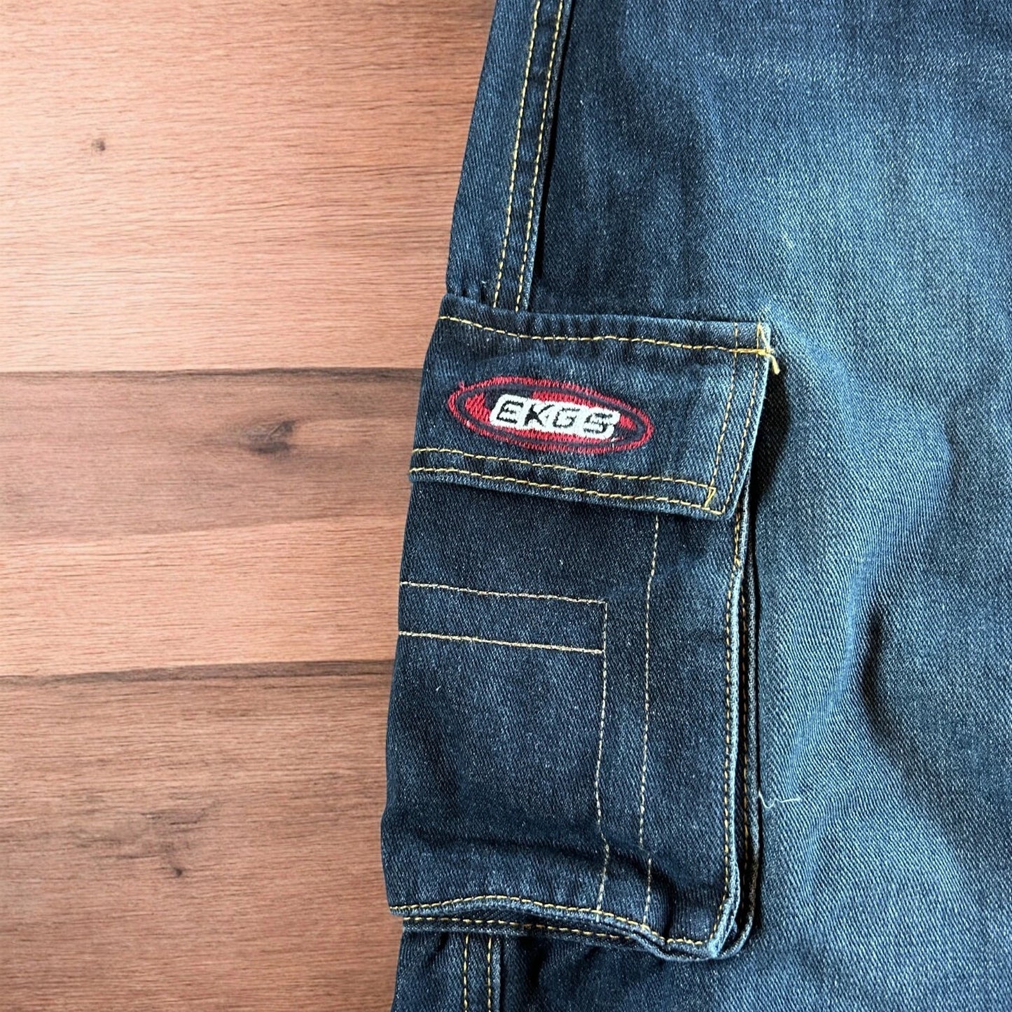 Vintage style baggy wide leg skater fit cargo jeans with embroidery in mid blue.